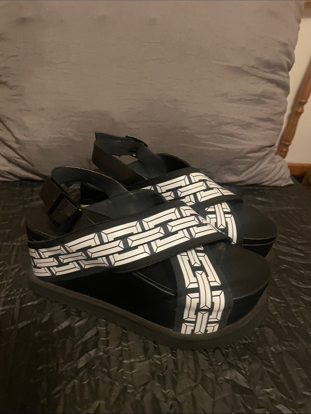 United Nude Black Platform Sandals with White Chain-Print Straps - Picture 17 of 17